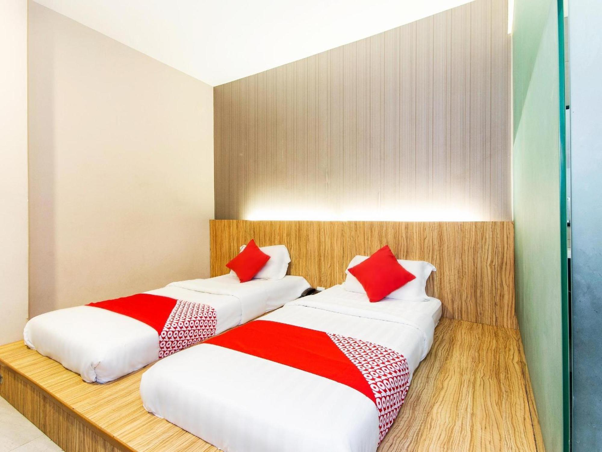 Super Oyo 340 Comfort Hotel Kampong Batu Belah Exterior photo