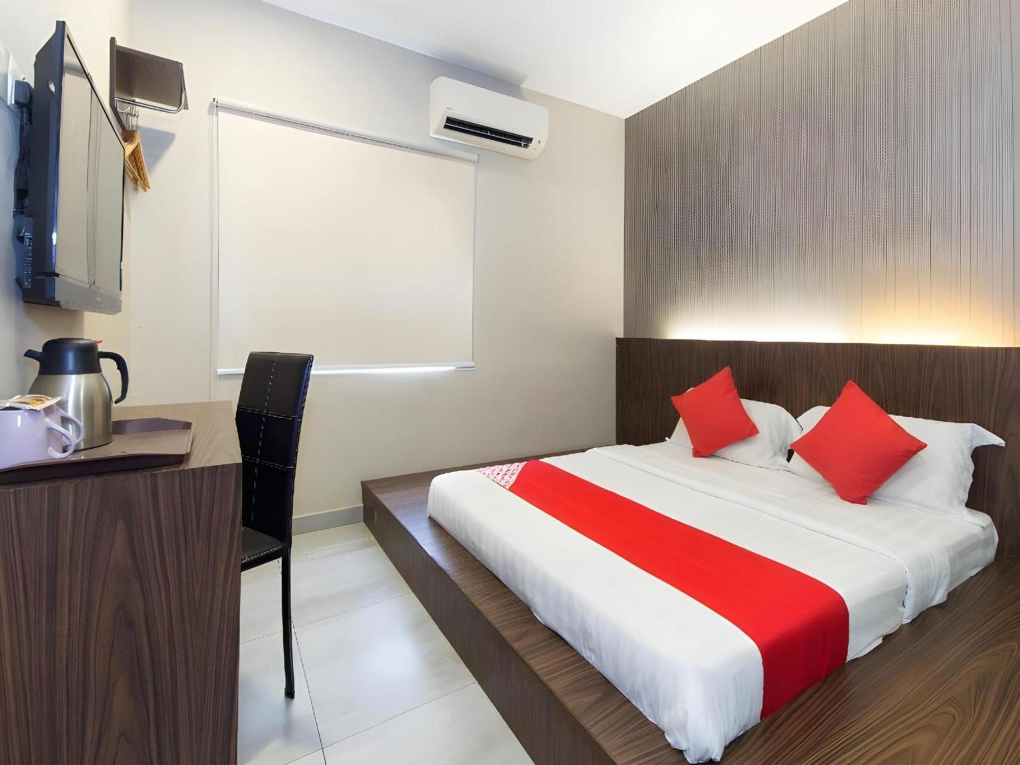 Super Oyo 340 Comfort Hotel Kampong Batu Belah Exterior photo