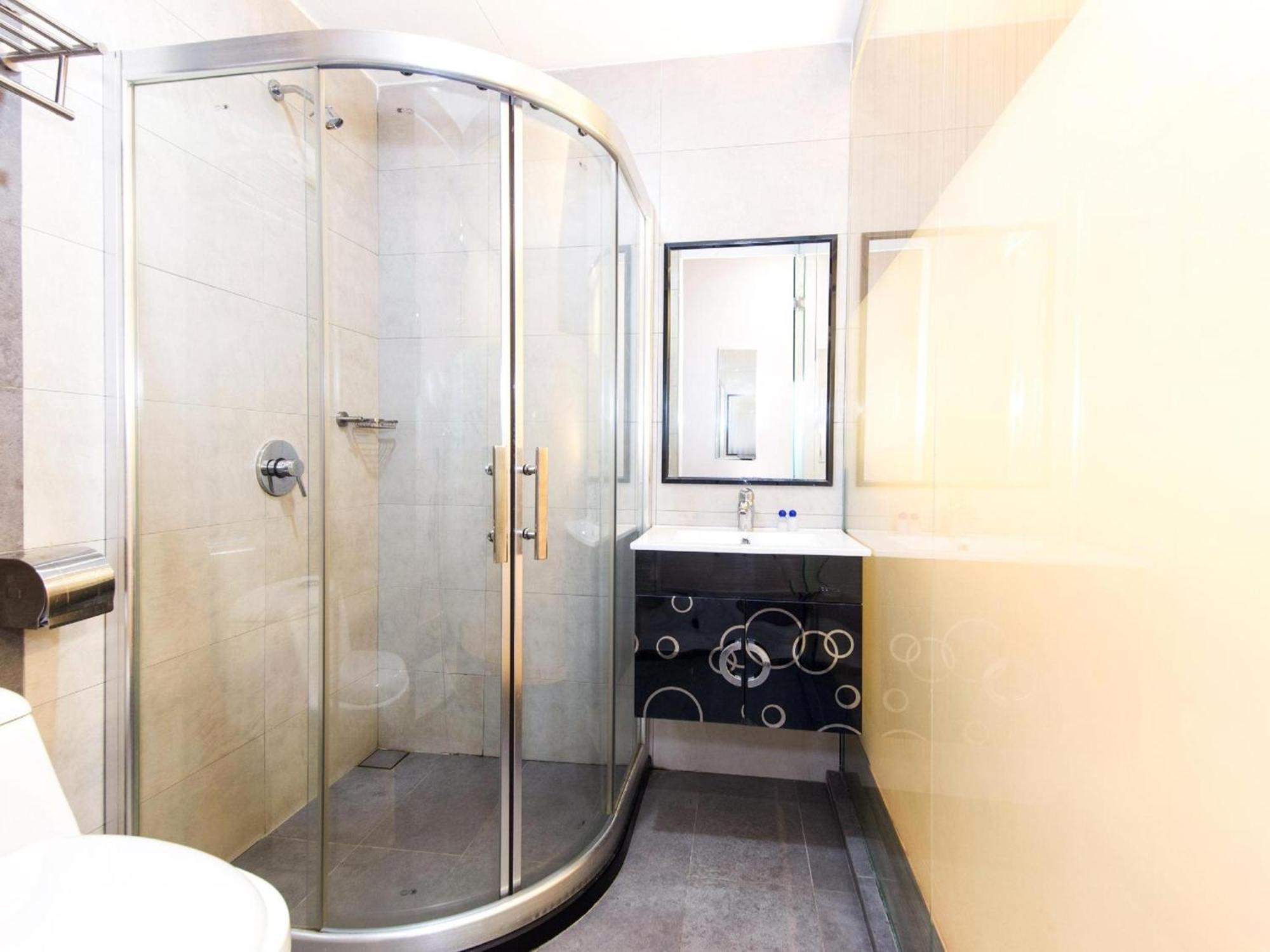 Super Oyo 340 Comfort Hotel Kampong Batu Belah Exterior photo