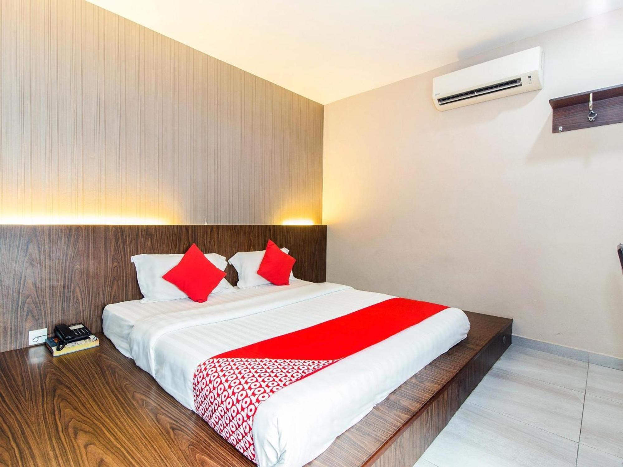 Super Oyo 340 Comfort Hotel Kampong Batu Belah Exterior photo
