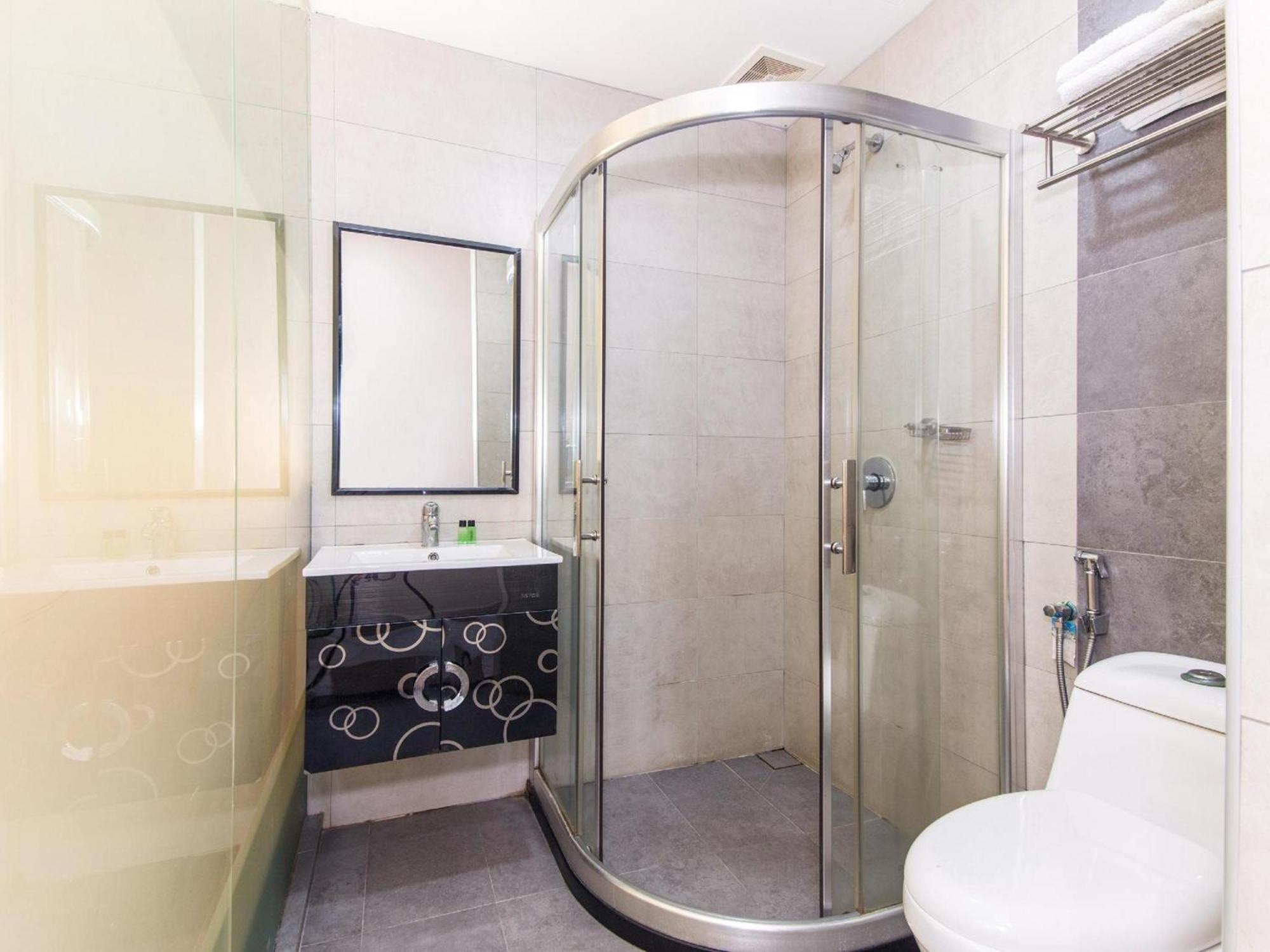 Super Oyo 340 Comfort Hotel Kampong Batu Belah Exterior photo