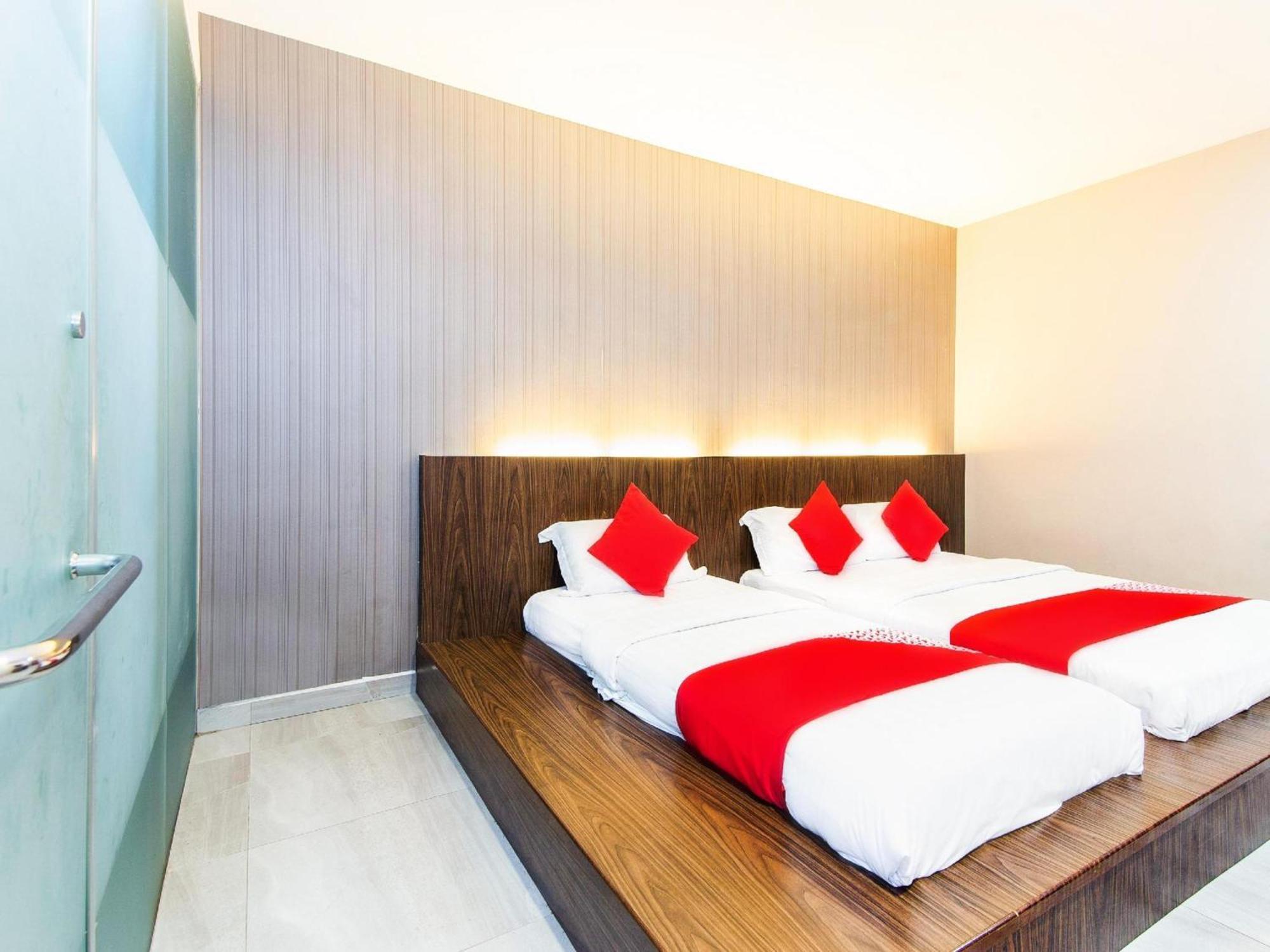 Super Oyo 340 Comfort Hotel Kampong Batu Belah Exterior photo