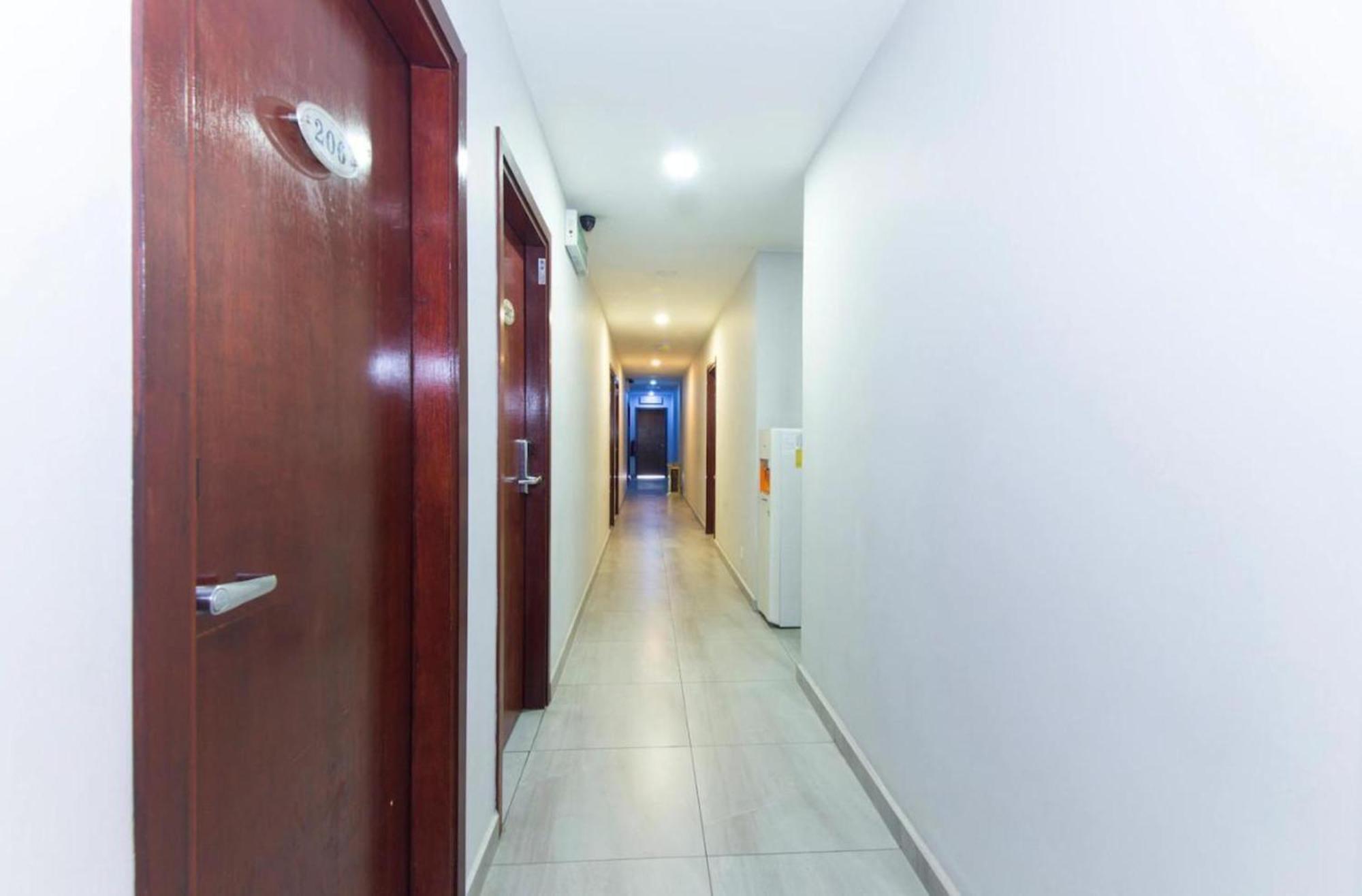 Super Oyo 340 Comfort Hotel Kampong Batu Belah Exterior photo