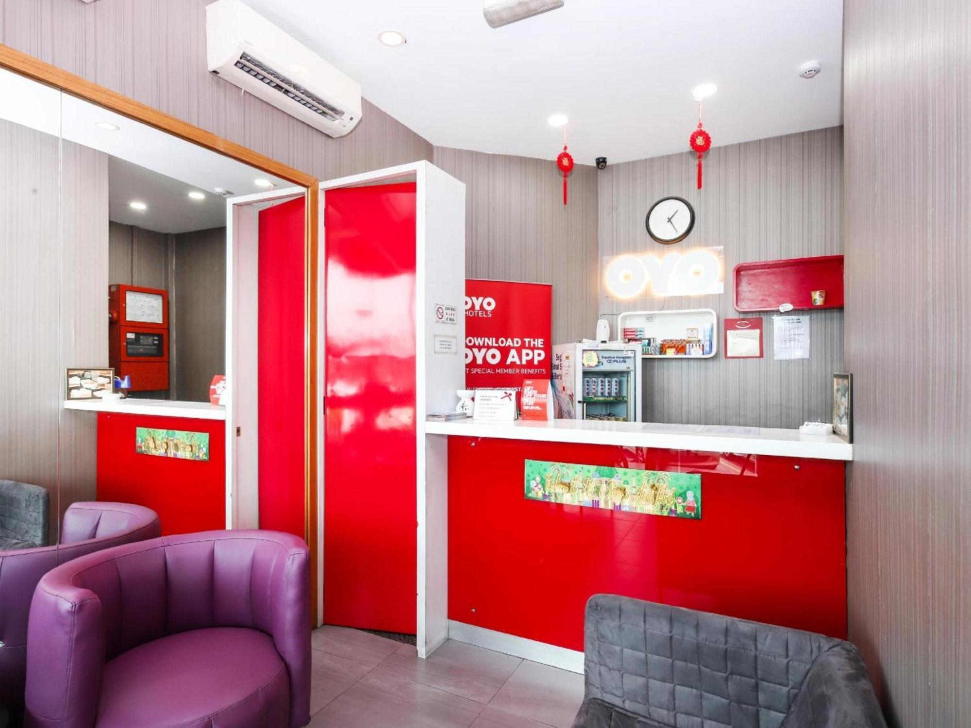 Super Oyo 340 Comfort Hotel Kampong Batu Belah Exterior photo