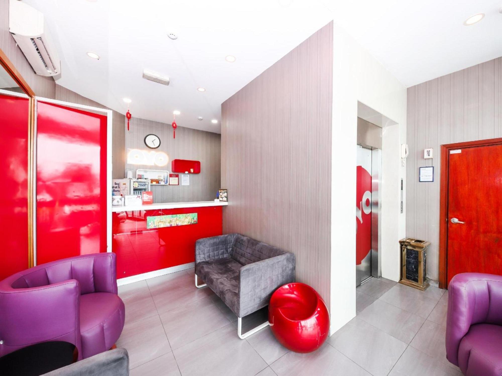 Super Oyo 340 Comfort Hotel Kampong Batu Belah Exterior photo