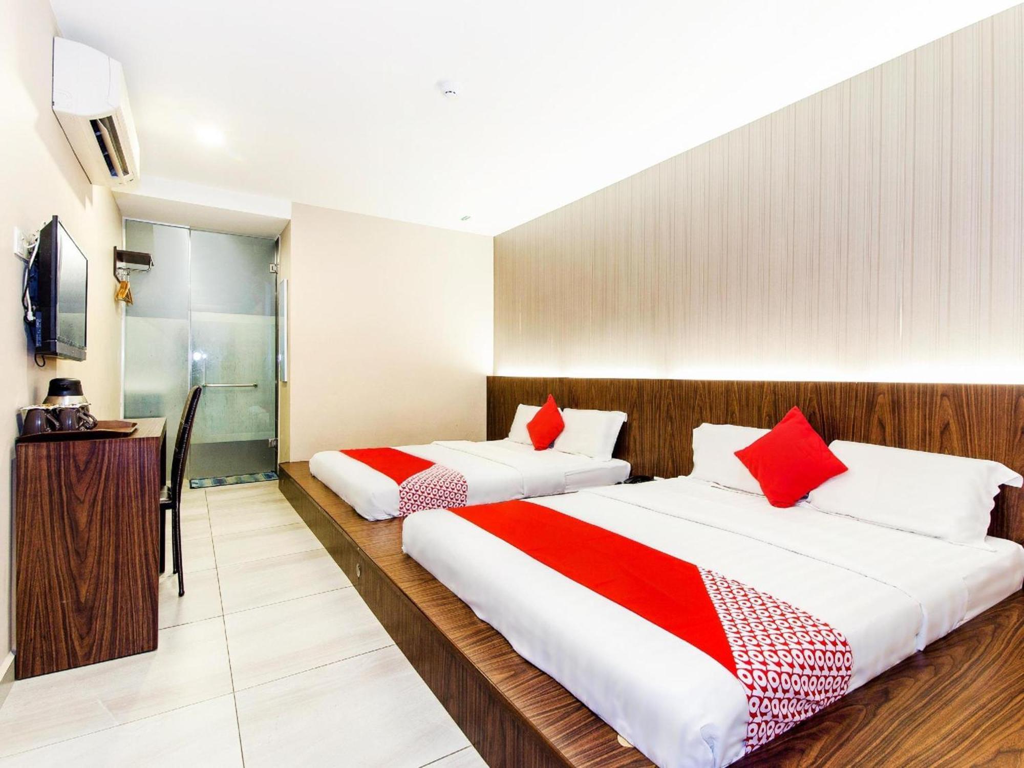 Super Oyo 340 Comfort Hotel Kampong Batu Belah Exterior photo