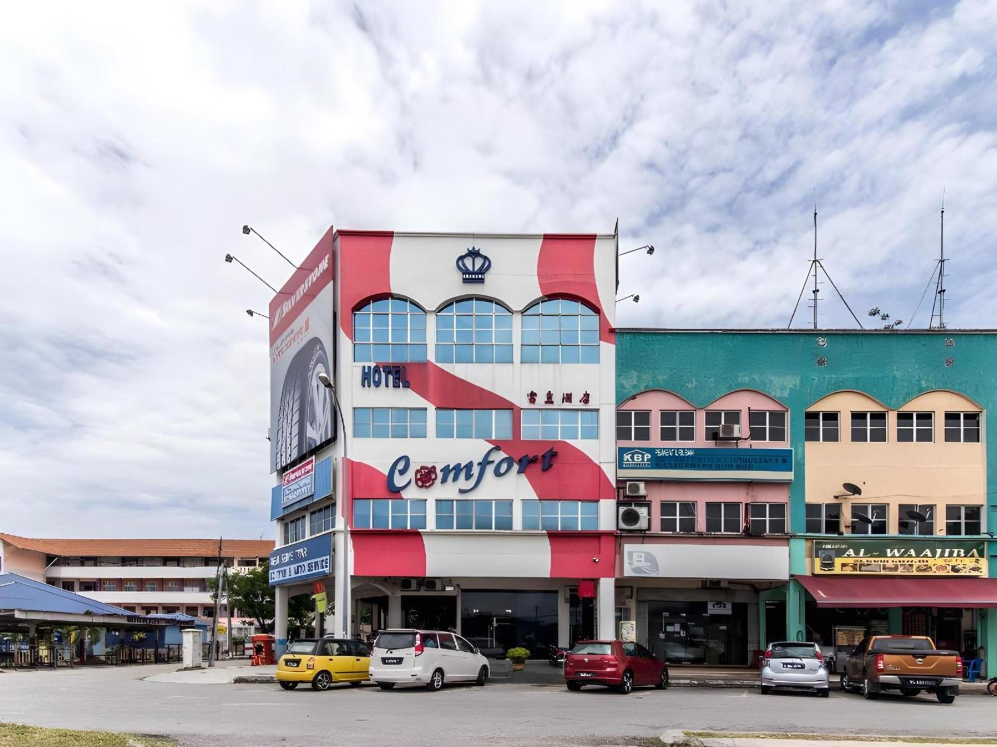 Super Oyo 340 Comfort Hotel Kampong Batu Belah Exterior photo