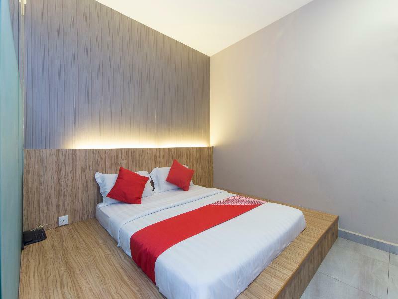 Super Oyo 340 Comfort Hotel Kampong Batu Belah Exterior photo