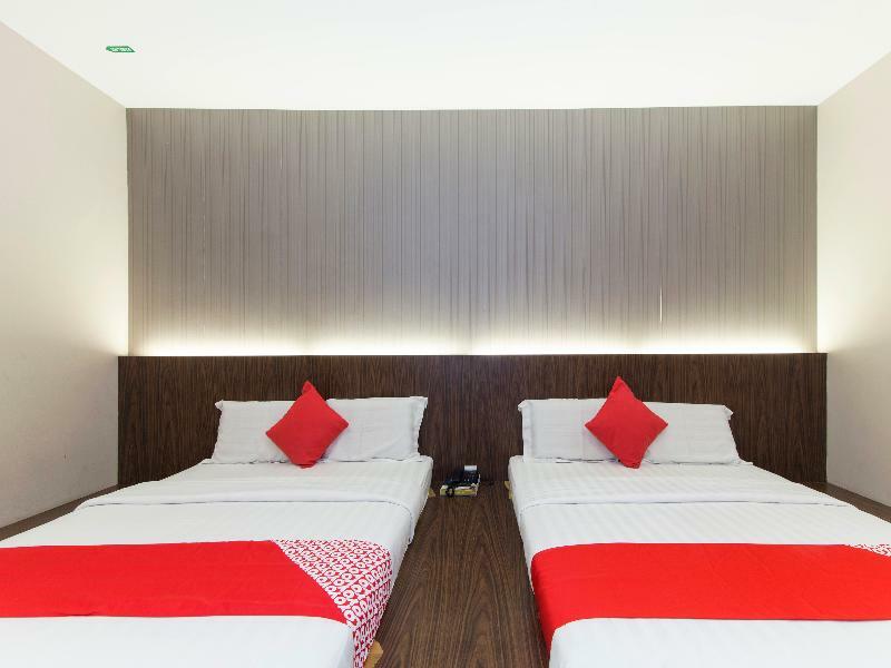 Super Oyo 340 Comfort Hotel Kampong Batu Belah Exterior photo