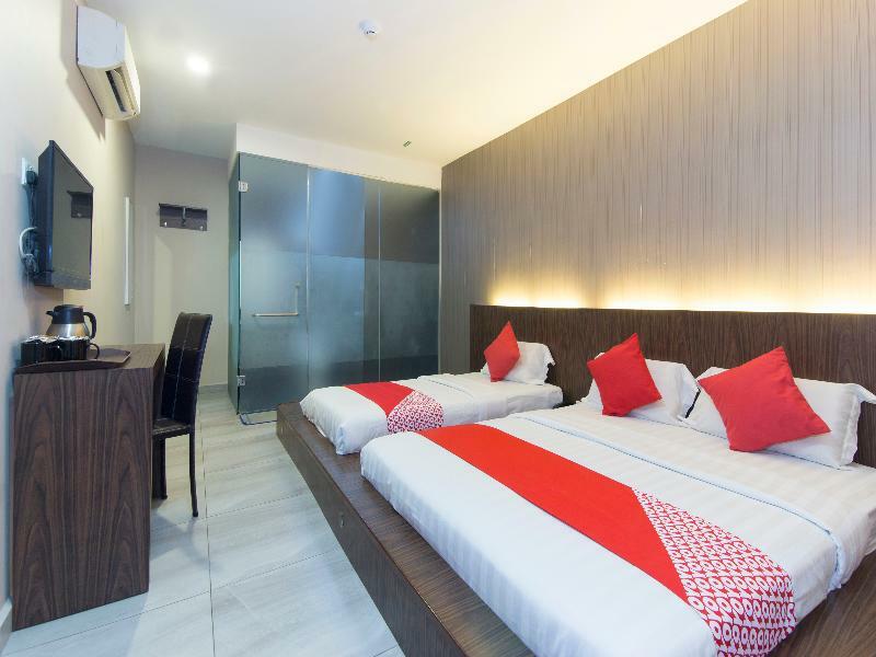 Super Oyo 340 Comfort Hotel Kampong Batu Belah Exterior photo