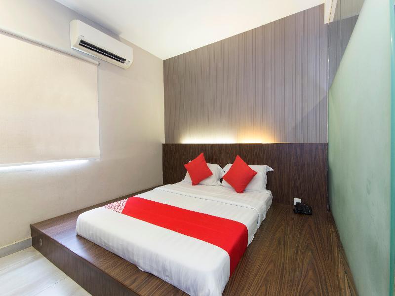 Super Oyo 340 Comfort Hotel Kampong Batu Belah Exterior photo